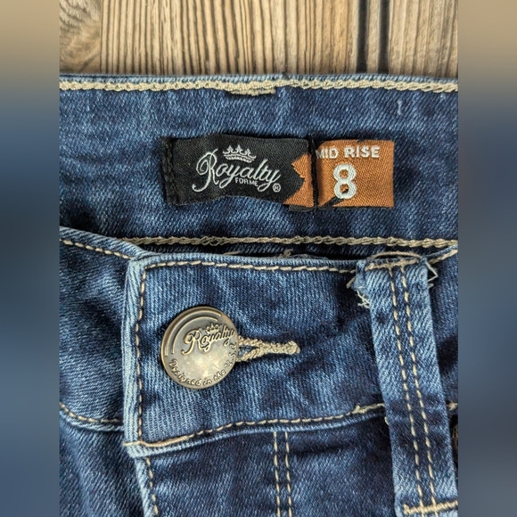 Royalty Mid Rise Size 8 Embroidered Jeans Distressed Beautiful - Picture 10 of 15